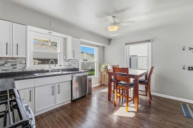 855 W 12TH AVENUE, Oshkosh, WI 54902