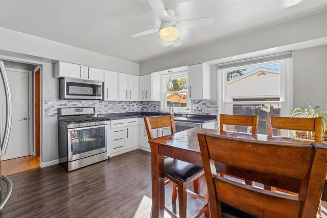 855 W 12TH AVENUE, Oshkosh, WI 54902