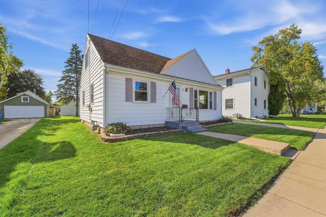 855 W 12TH AVENUE, Oshkosh, WI 54902