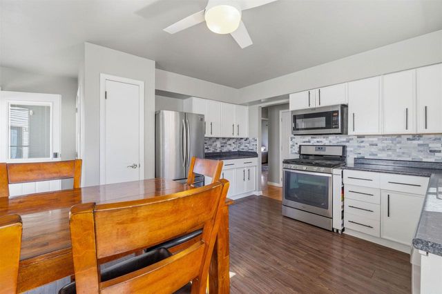 855 W 12TH AVENUE, Oshkosh, WI 54902