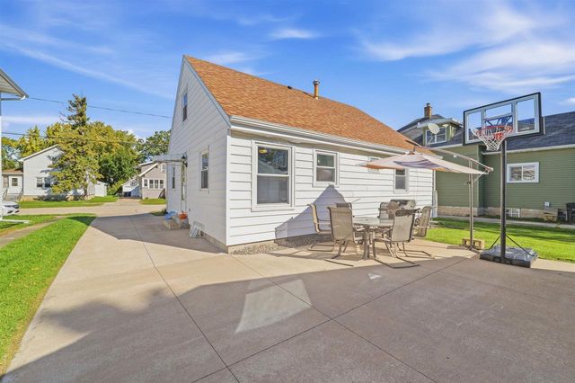 855 W 12TH AVENUE, Oshkosh, WI 54902