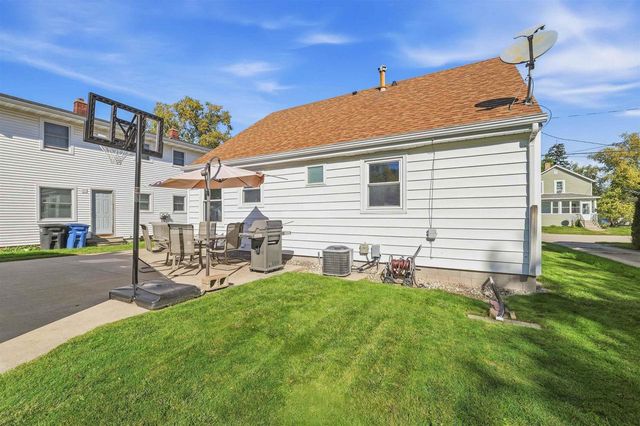 855 W 12TH AVENUE, Oshkosh, WI 54902