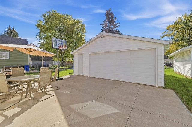 855 W 12TH AVENUE, Oshkosh, WI 54902