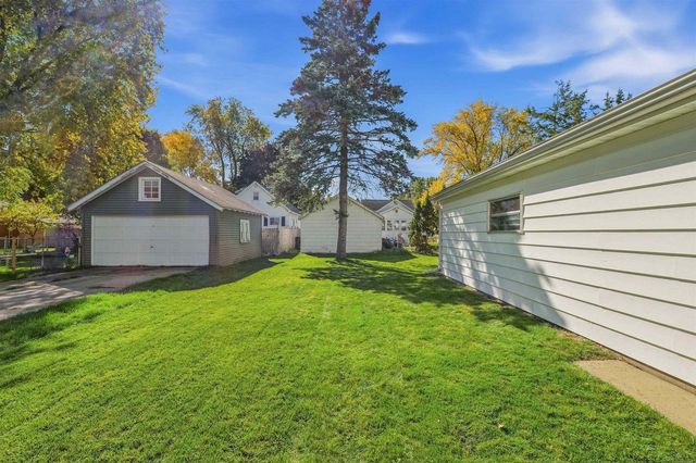 855 W 12TH AVENUE, Oshkosh, WI 54902