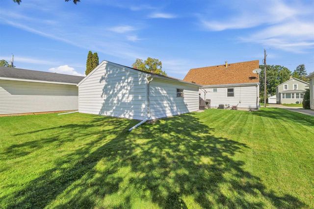 855 W 12TH AVENUE, Oshkosh, WI 54902