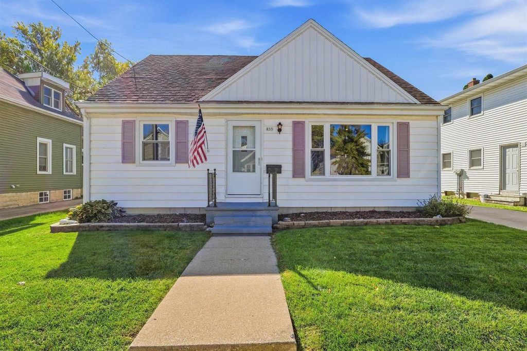855 W 12TH AVENUE, Oshkosh, WI 54902