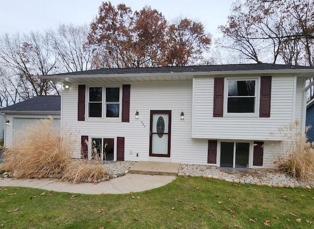 623 Glenview Circle, Plainwell, MI 49080