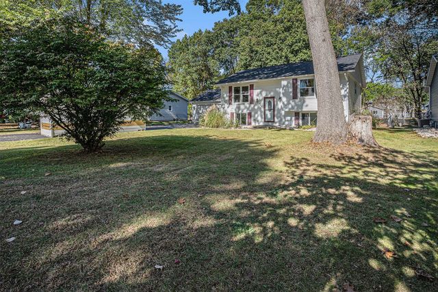 623 Glenview Circle, Plainwell, MI 49080