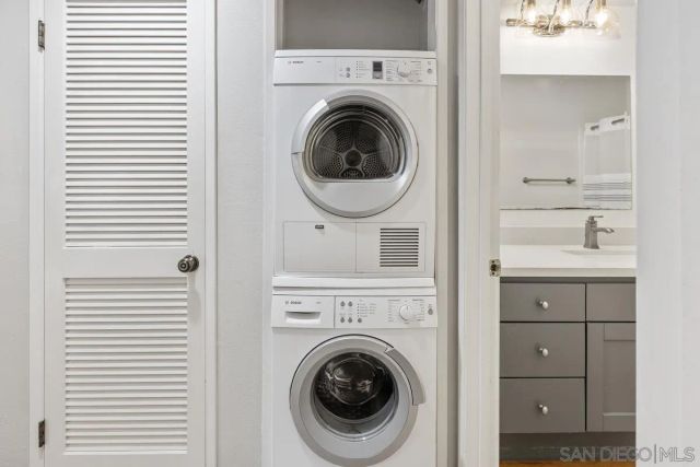 8860 Villa La Jolla Dr 105, La Jolla, CA 92037