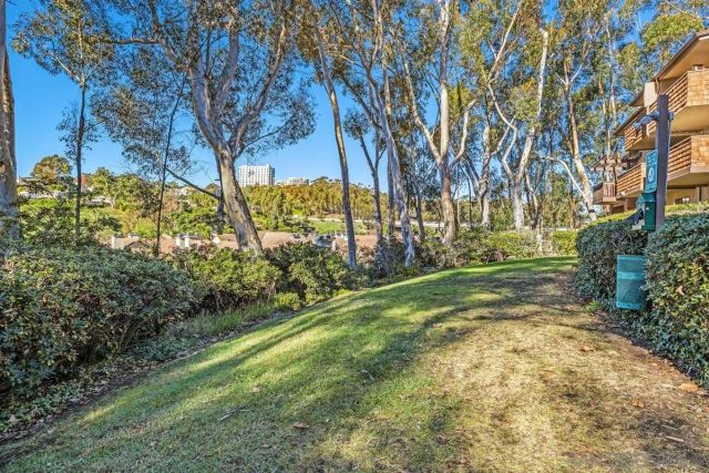 8860 Villa La Jolla Dr 105, La Jolla, CA 92037