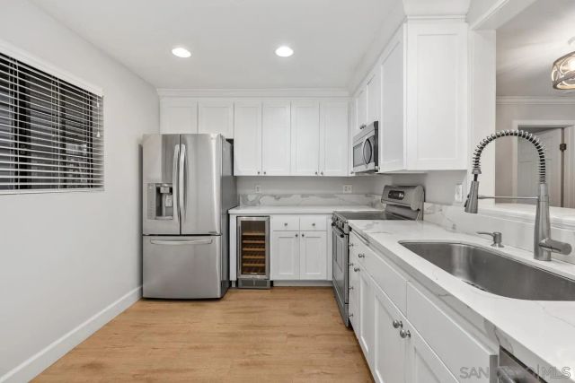 8860 Villa La Jolla Dr 105, La Jolla, CA 92037