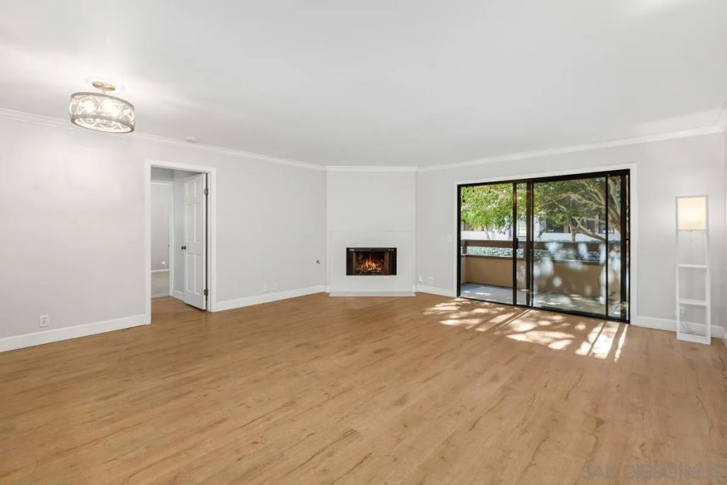 8860 Villa La Jolla Dr 105, La Jolla, CA 92037