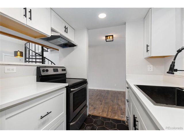 301 W Lehow Ave 11, Englewood, CO 80110