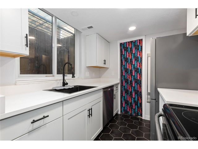 301 W Lehow Ave 11, Englewood, CO 80110