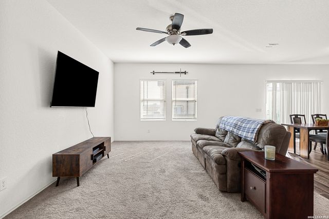 5802 Rue Picasso, Converse, TX 78109