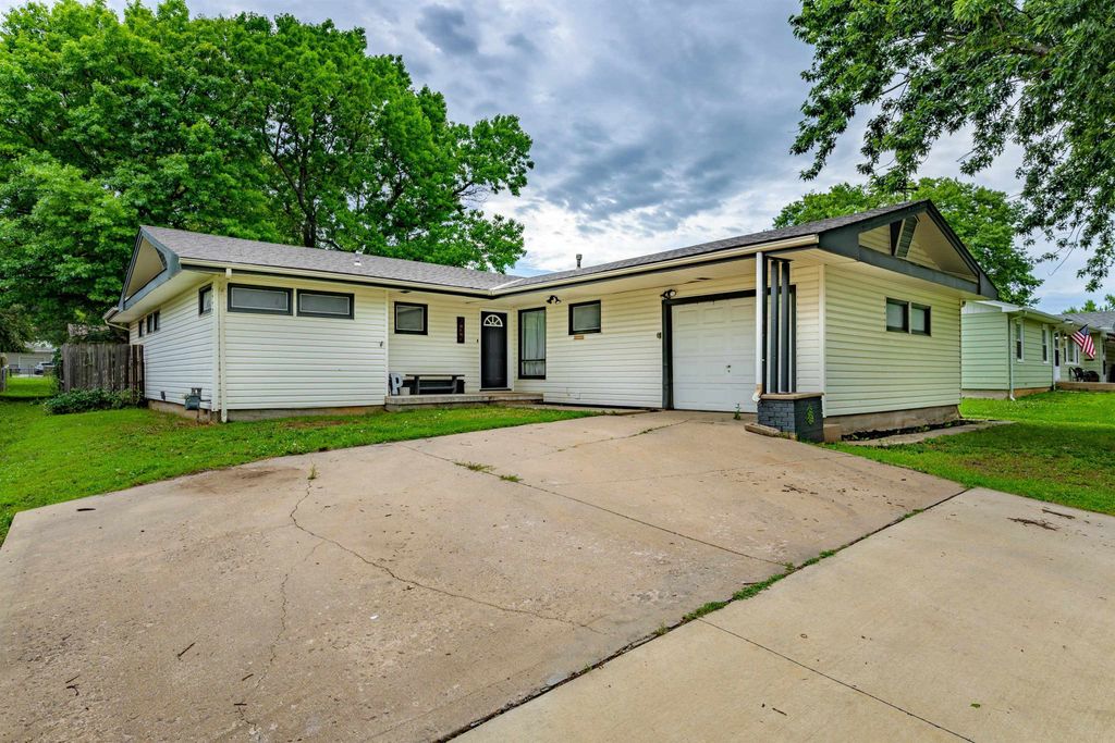 525 Marmaton Rd., El Dorado, KS 67042