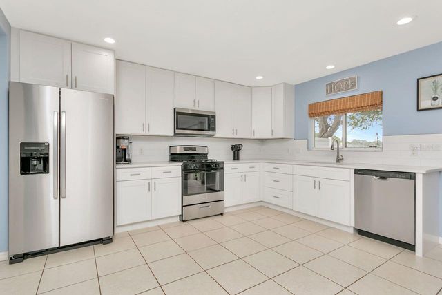 6818 WATERTON DRIVE, Riverview, FL 33578
