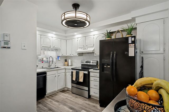 9520 S Hollybrook Lake Dr 103, Pembroke Pines, FL 33025