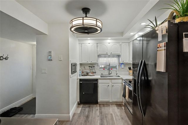 9520 S Hollybrook Lake Dr 103, Pembroke Pines, FL 33025