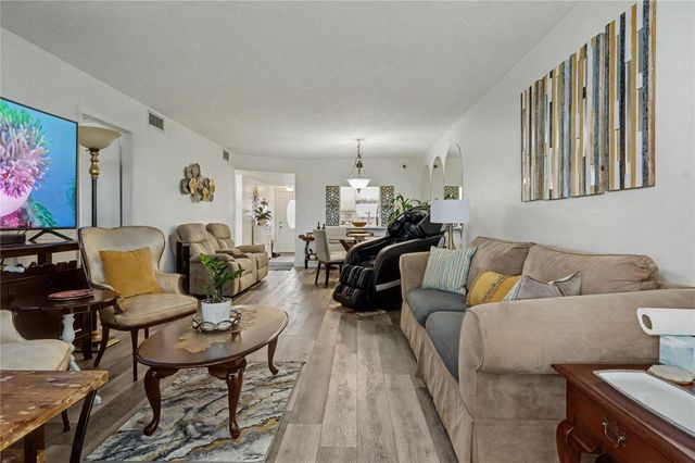 9520 S Hollybrook Lake Dr 103, Pembroke Pines, FL 33025