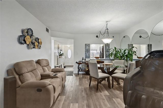 9520 S Hollybrook Lake Dr 103, Pembroke Pines, FL 33025