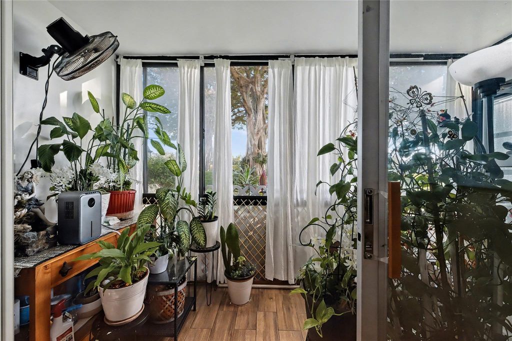 9520 S Hollybrook Lake Dr 103, Pembroke Pines, FL 33025