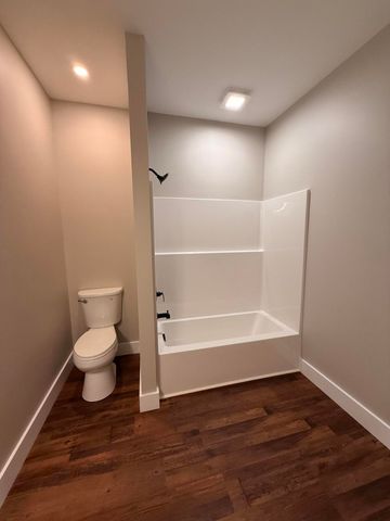 1011 W Shelby Street, Junction City, KY 40440