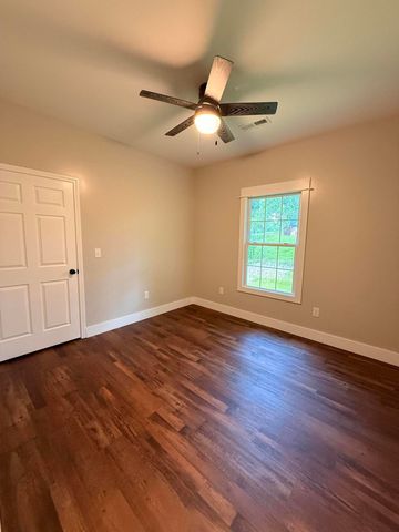 1011 W Shelby Street, Junction City, KY 40440