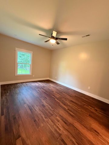 1011 W Shelby Street, Junction City, KY 40440