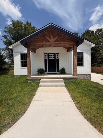 1011 W Shelby Street, Junction City, KY 40440