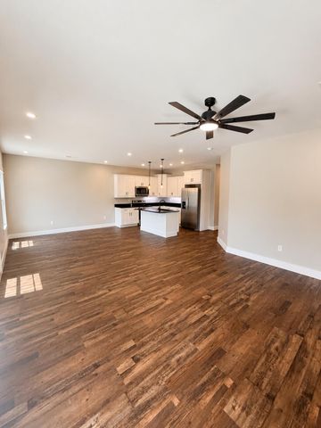 1011 W Shelby Street, Junction City, KY 40440