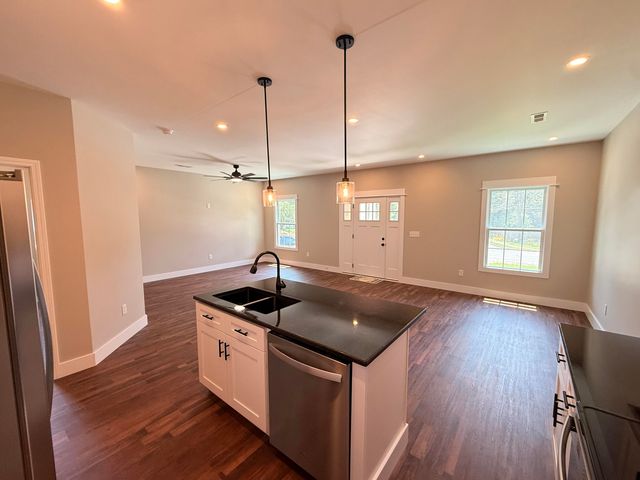 1011 W Shelby Street, Junction City, KY 40440