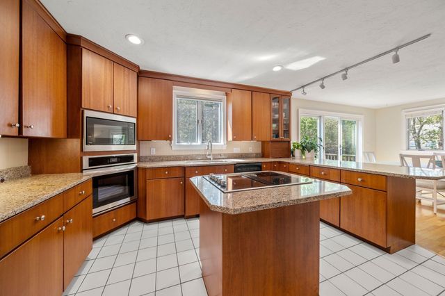 24 Winding Way, Plymouth, MA 02360