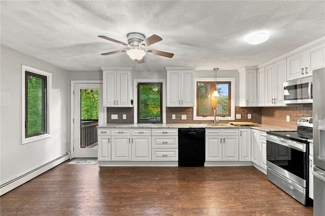 15 Deer Run, Cranston, RI 02921