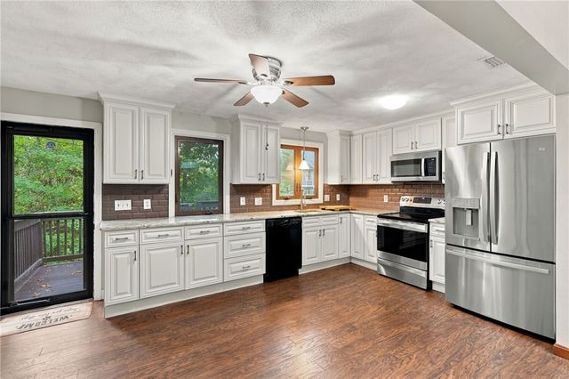 15 Deer Run, Cranston, RI 02921