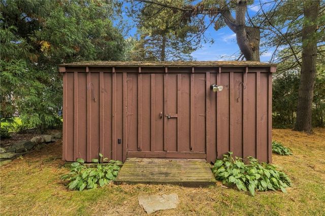 15 Deer Run, Cranston, RI 02921