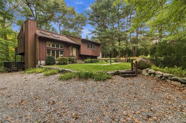 15 Deer Run, Cranston, RI 02921