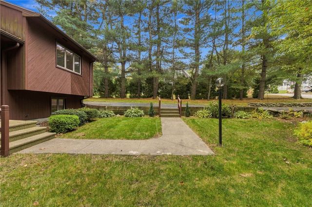 15 Deer Run, Cranston, RI 02921