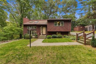 15 Deer Run, Cranston, RI 02921