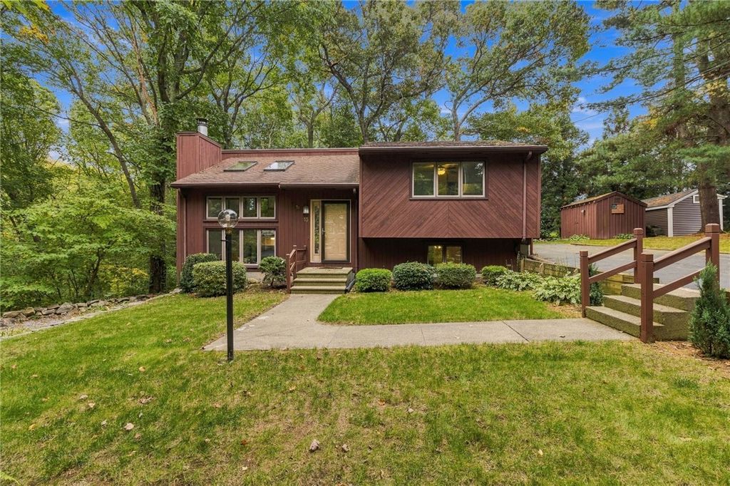 15 Deer Run, Cranston, RI 02921