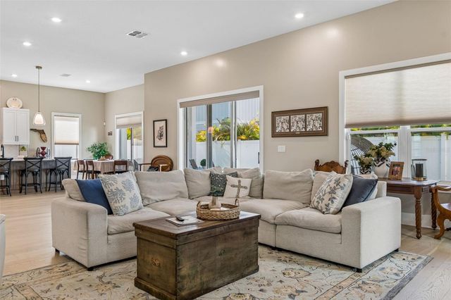4022 W BAY TO BAY BOULEVARD, Tampa, FL 33629