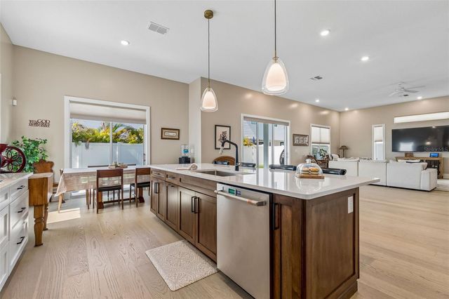 4022 W BAY TO BAY BOULEVARD, Tampa, FL 33629