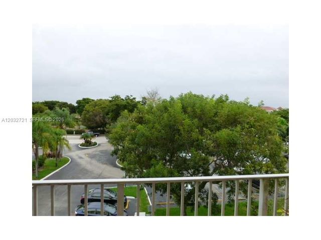 13100 SW 92nd Ave A-PH13, Miami, FL 33176