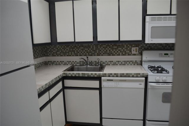 13100 SW 92nd Ave A-PH13, Miami, FL 33176