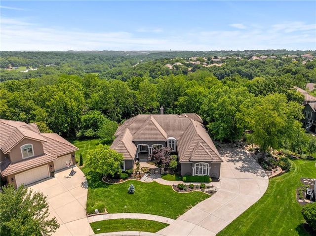 8709 Pine Street, Lenexa, KS 66220