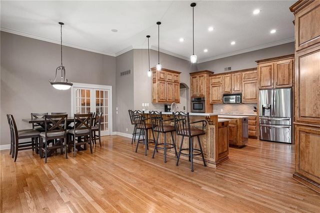 8709 Pine Street, Lenexa, KS 66220