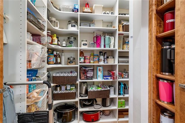 8709 Pine Street, Lenexa, KS 66220