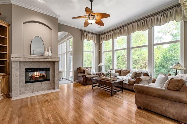 8709 Pine Street, Lenexa, KS 66220