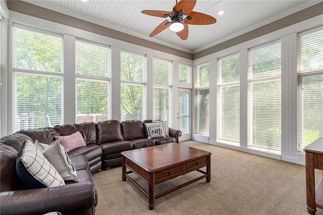 8709 Pine Street, Lenexa, KS 66220