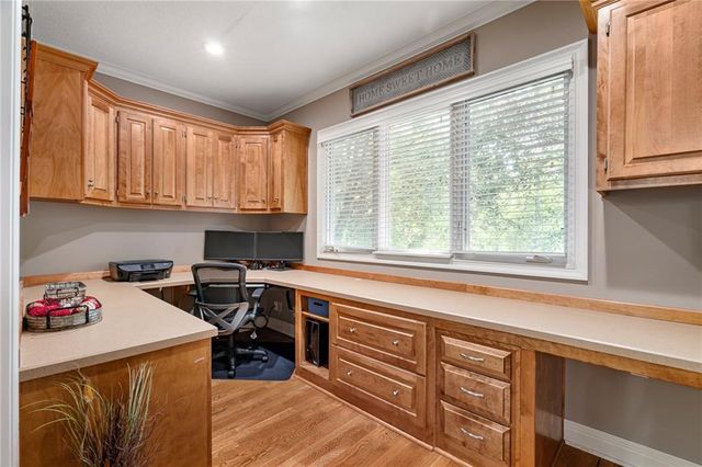 8709 Pine Street, Lenexa, KS 66220